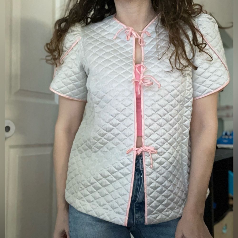 Vintage 70s Quilted Bed Jacket Tie Front Ballerina Jacket Sz‎ S Silver Pink